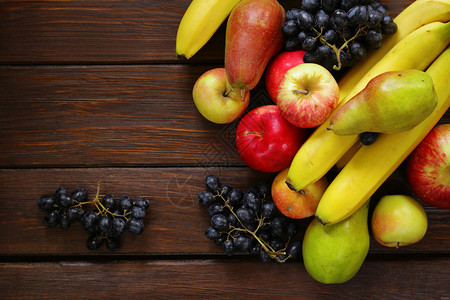 木本果实上的各种果实水果梨香图片