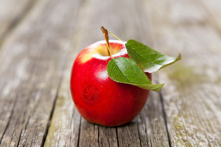 新鲜的有机红苹果图片