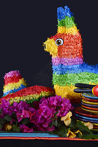 彩虹卷尾驴和黑皮纳塔的五月节晚宴桌其图片