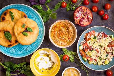 中东部传统素食菜餐桌图片