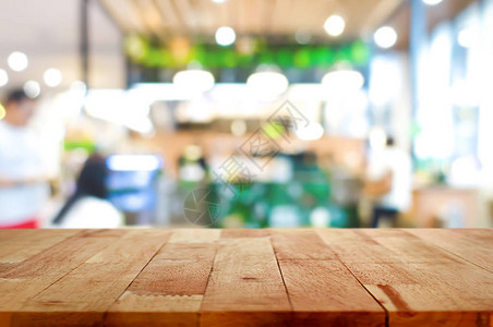 模糊咖啡馆restaurant内地背景上的木板顶部可用于显图片
