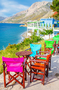 希腊岛海滨上观光的图片