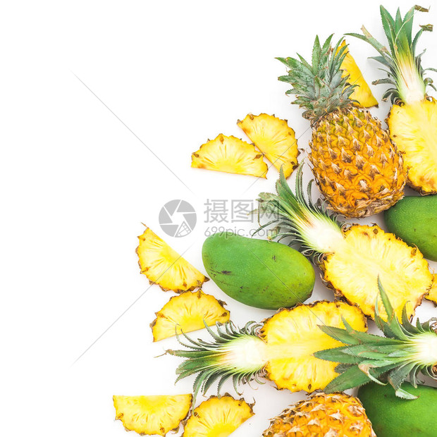 白底菠萝和芒果的热带水果成分平地图片