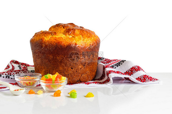 白色背景上的复活节蛋糕和装饰图片