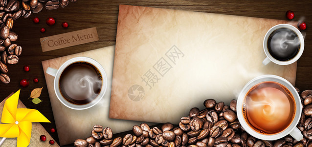 木桌上的咖啡杯和咖啡豆图片