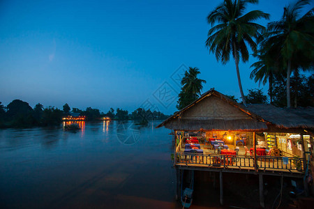 湄公河附近位于黄昏的当地餐馆唐孔岛DetDet图片