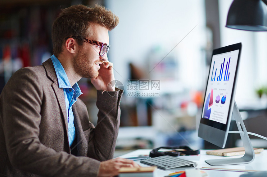 业务员分析办公室财务数高清图片下载-正版图片502847213-摄图网