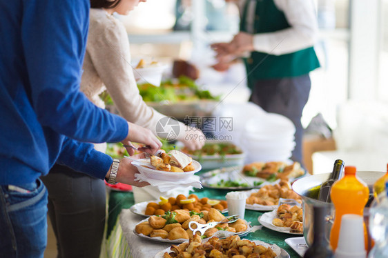 在会议中休息的班克特午餐会食物图片