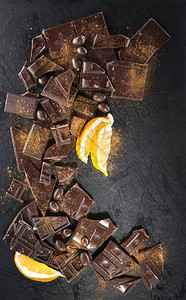 巧克力块和可粉堆巧克力块背景用巧克力巧克力片图片