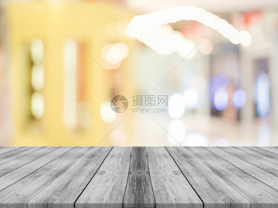 在模糊的背景前的木板空桌子在咖啡店模糊的透视灰色木头可用于展示或蒙太奇您的产品展示产品的模型图片