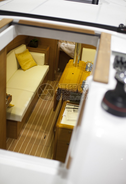 快船内线双塔发威统治禁区球队取得五连胜佳绩