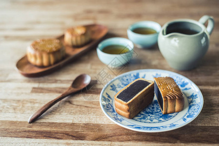 秋节美食月饼茶图片