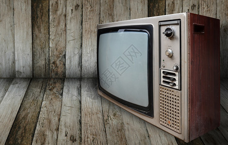 木屋里的旧电视背景图片