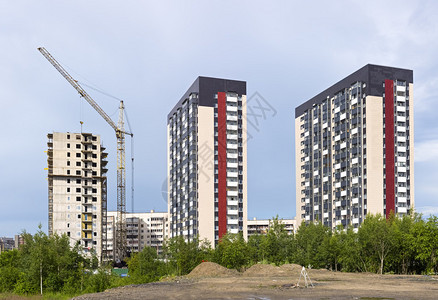 正在修建市内新区高楼大目图片