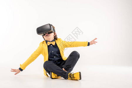 儿童在虚拟现实耳机背景图片