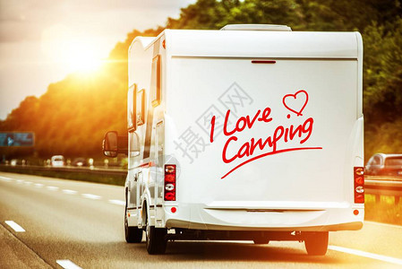 夏令营的爱人在营地车厢在通往暑假图片