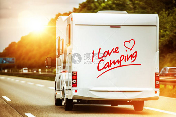 夏令营的爱人在营地车厢在通往暑假图片