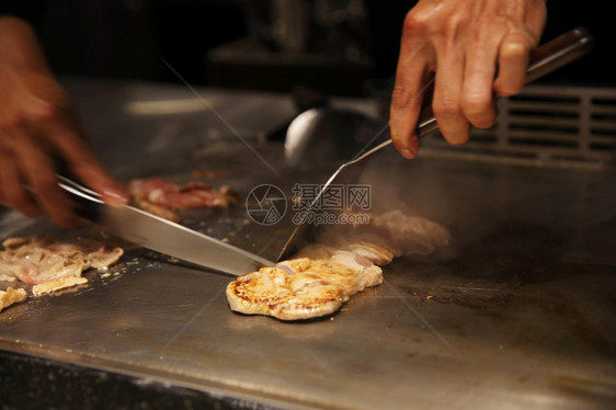 牛肉配蔬菜铁板烧日本料理图片