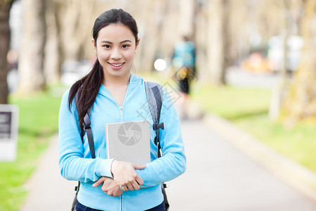 校园中一名亚洲大学图片