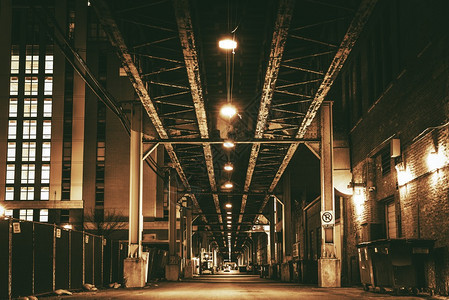 芝加哥城市火车大桥在市中心芝加哥黑暗后赛皮亚色图片