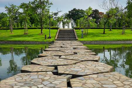 泰国曼谷Sirikit公园湖对面图片