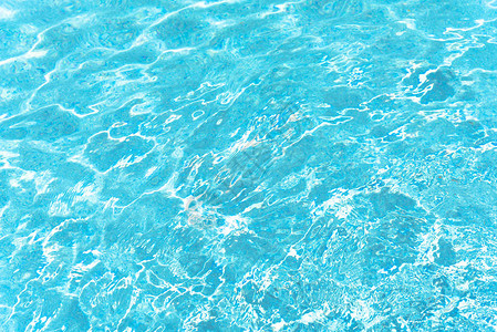 蓝色和明亮的波纹水和游泳池表面水池中的抽象背图片素材
