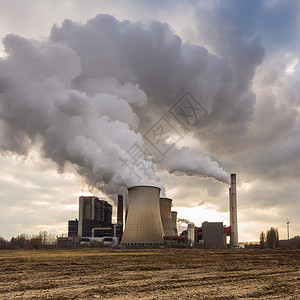 在威斯韦勒德国的阴云天的一个煤炭电站带5D图片