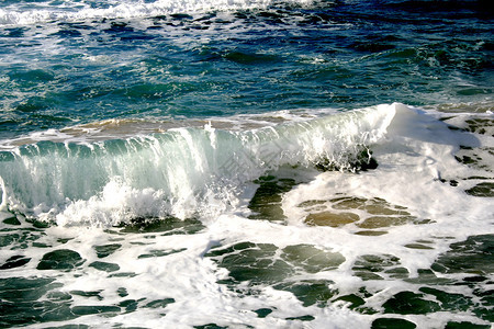 地中海的海浪图片