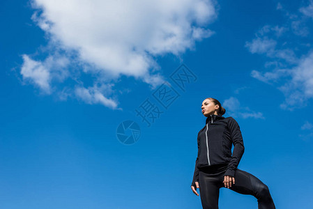 运动服装户外运动服的年轻图片