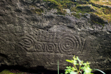 古代Petroglyph位于俄罗斯KhabarovskiyKray的Sikhote图片