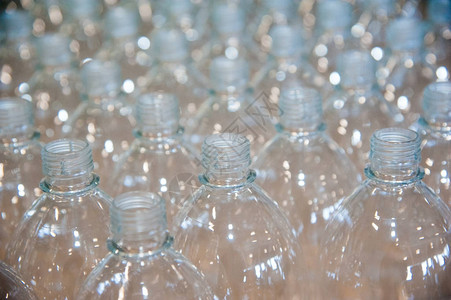 塑料瓶灌装线化工行业高清图片