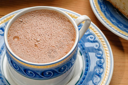 用肉桂制成的传统墨西哥巧克力杯图片