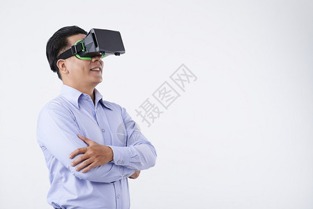 虚拟现实头盔中充满自图片