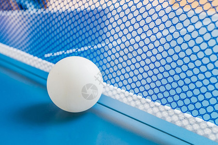 乒乓球和乒乓球网概念图片