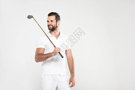 带着高尔夫俱乐部的白运动装扮着微笑的高尔夫球手图片