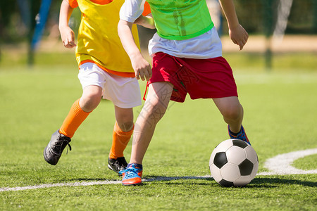儿童足球比赛培训和足球锦图片