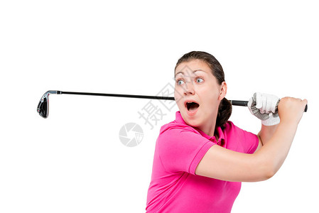 惊讶的女孩高尔夫球手正在看球并且快乐图片