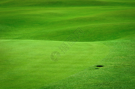 带球孔的高尔夫球场细节高清图片