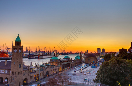 日落时汉堡港的景色图片