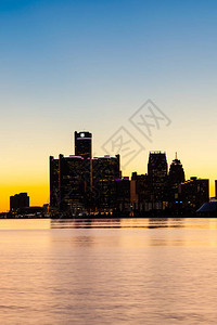 底特律河日落密歇根州底特律市中心通用汽车总部选择图片
