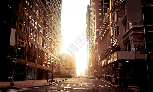 清晨在纽约空荡的街道上在图片