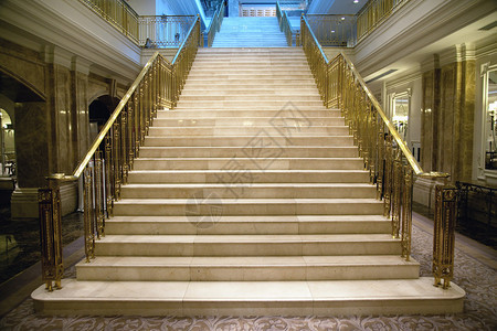 宫殿中的豪华楼梯图片