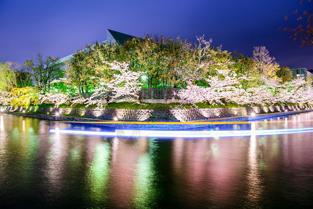 日本京都的河流夜景图片