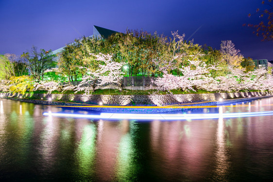 日本京都的河流夜景图片