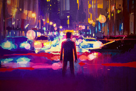 男人在夜里站在明亮的街道图片