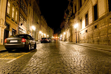 夜晚的布拉格老街图片