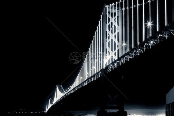 旧金山湾桥夜深黑白时完图片
