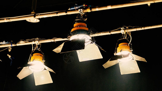 LED光灯设备在拍摄室用于电影或电影背景图片