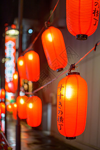札幌日本城市风景灯笼上写着图片