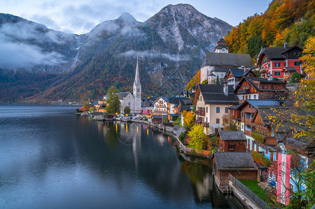 奥地利Salzkammergut地区萨勒兹卡默古特Salzkammergut的著名历史Hallstat山村与Hallstatte图片